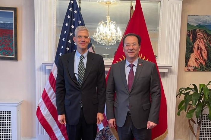 Посол Киргизии в США встретился с представителем Госдепа