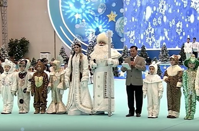 Президент Туркменистана посетил новогоднее представление в ТППТ