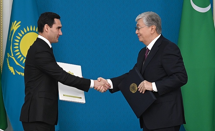 Президент Туркменистана поздравил лидера Казахстана с Днем независимости