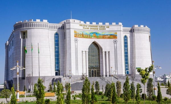В Туркменистане лучшим научным сотрудником музея стала Сульгун Ахмедова