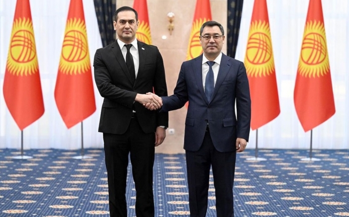 Посол Туркменистана вручил верительные грамоты президенту Киргизии