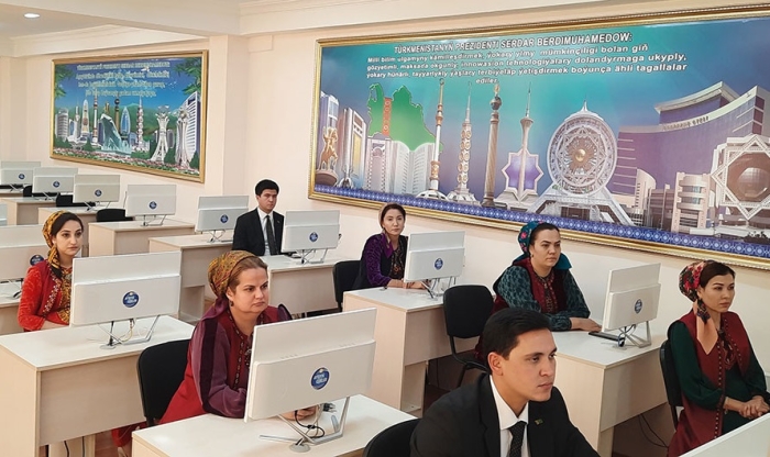 В Туркменистане состоялся межвузовский цифровой семинар