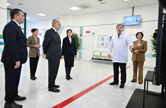 Касым-Жомарт Токаев посетил новую поликлинику в Астане