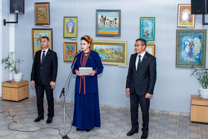В Туркменистане развернулась выставка в честь Дня нейтралитета