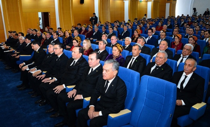 В Туркменистане прошли мероприятия ко дню работников ТЭК