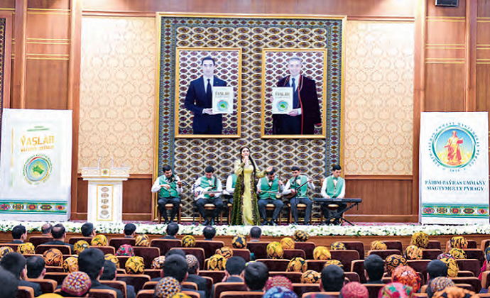 В здании торгового комплекса Туркменистана состоялась презентация книги Сердара Бердымухамедова