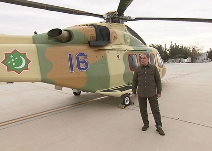 Председатель Халк Маслахаты Туркменистана проведал военных летчиков
