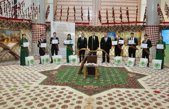 В ИМО МИД Туркменистана объявили победителей викторины «Юные вестники мира»