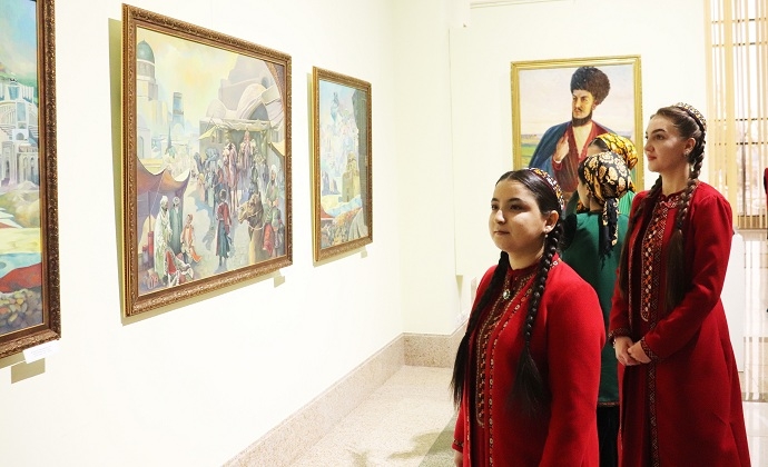 В Туркменистане открылась выставка картин художников XX века в честь Махтумкули Фраги