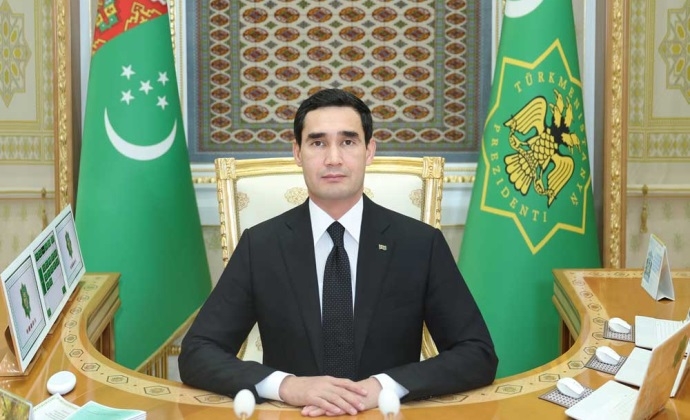 Президент Туркменистана поздравил дипломатов страны