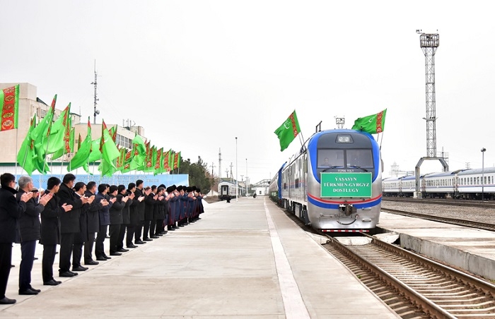 Туркменистан направил гуманитарную помощь в Бишкек