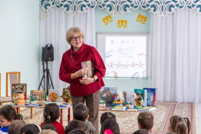 Акция «Дарите книги с любовью!» проходит в Казахстане