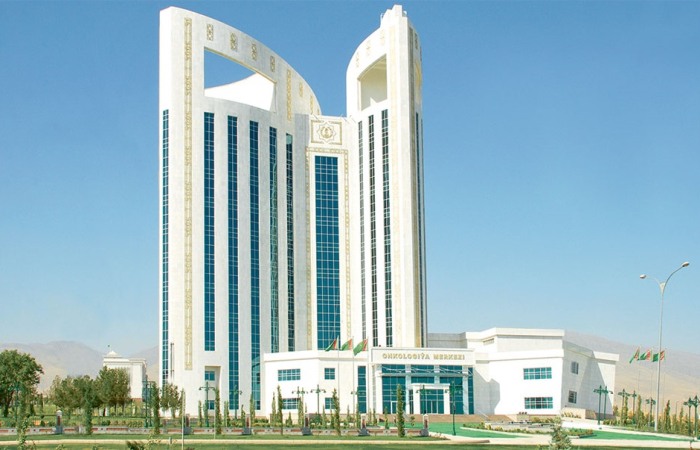 Туркменские онкологи приняли участие в международном отраслевом форуме