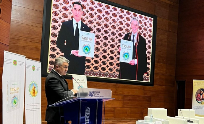 Посол Туркменистана презентовал в Астане первую книгу Сердара Бердымухамедова