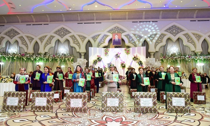 По итогам конкурса «Женщина года» в Туркменистане оценили вклад тружениц в развитие страны