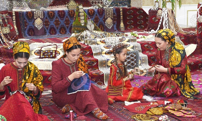 Женщины-труженицы Туркменистана продемонстрировали свои творческие таланты
