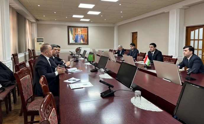 В Душанбе обсудили возможность открытия Торгового дома Туркменистана