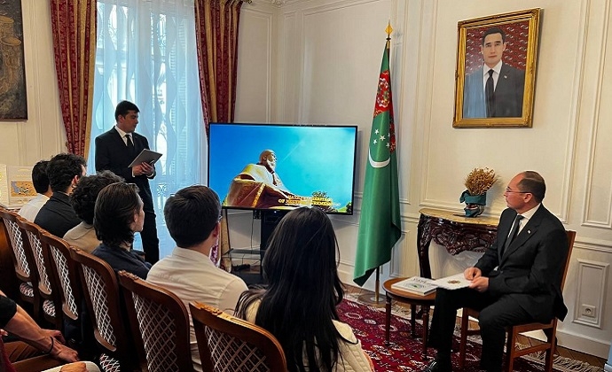 В Париже состоялась презентация книги президента Туркменистана
