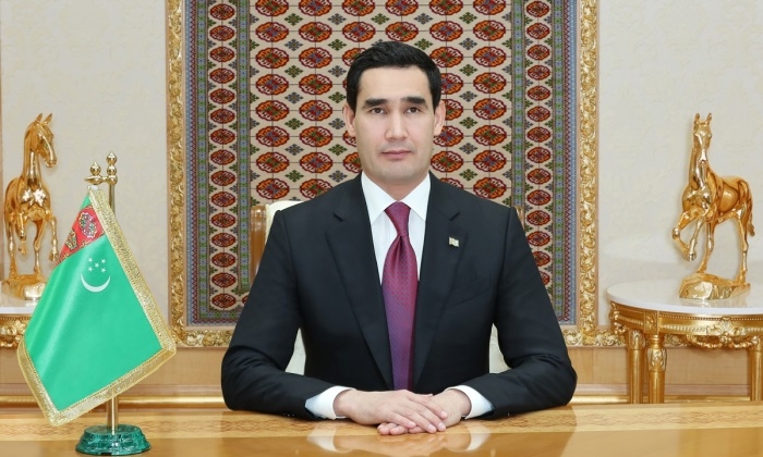 Глава Туркменистана поздравил женщин с 8 марта