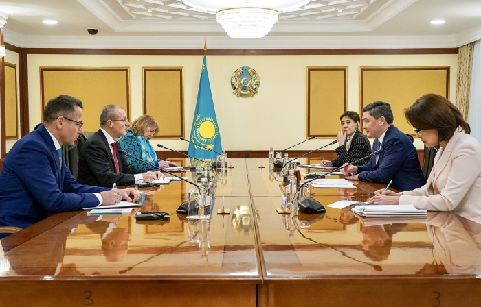 Премьер Казахстана провел встречу с главой Европейского регионального бюро ВОЗ