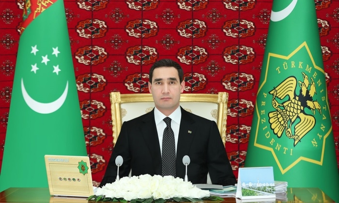 В Туркменистане 155,6 тысячи первоклассников получат в подарок ноутбуки