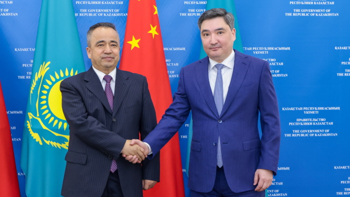 Олжас Бектенов провел встречу с главой китайского региона