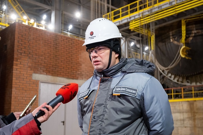 Гендиректор Денис Сафин анонсировал новые меры поддержки рабочих «Уральской Стали» в 2024 году