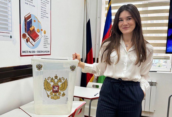 В азербайджанском городе Гянджа прошло досрочное голосование на выборах президента России