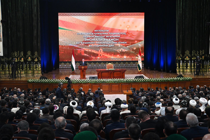 Президент Таджикистана поднял вопрос поклонения чуждому