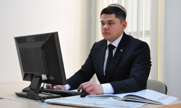 Туркменский студент рассказал о роли творчества Махтумкули в воспитании молодежи