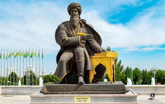В Туркменистане издали новую книгу о творчестве Махтумкули Фраги