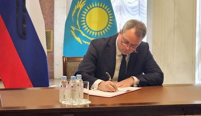 В Посольстве России в Казахстане послы стран СНГ почтили память жертв в «Крокус Сити Холле»