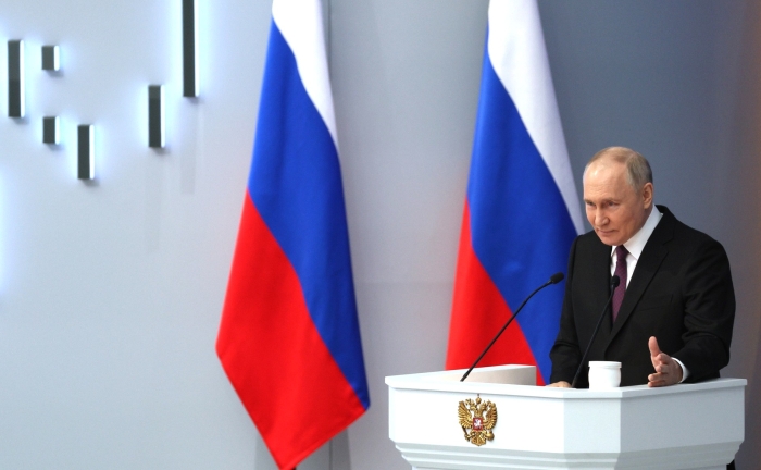 Путин поручил увеличить финансирование программ по продвижению русского языка 