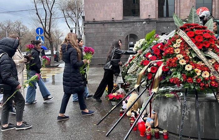 Студенты вузов в Армении почтили память погибших при теракте в «Крокус Сити Холле»