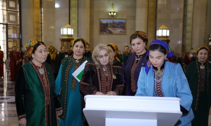 Деятель культуры Туркменистана подчеркнула роль книг в изучении наследия Махтумкули