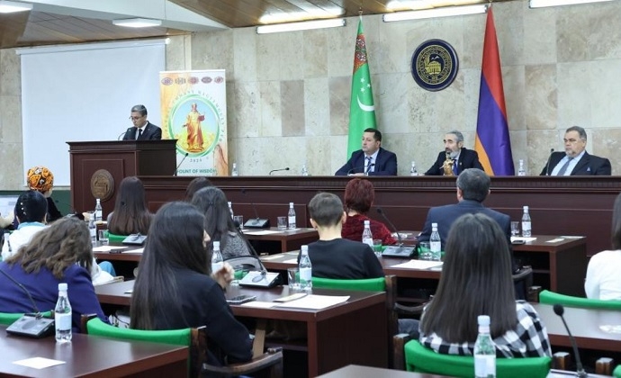 В Ереванском госуниверситете обсудили жизнь и творчество туркменского поэта Махтумкули