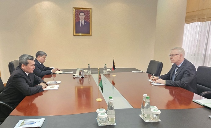 В МИД Туркменистана состоялась встреча с завершающим миссию послом Германии
