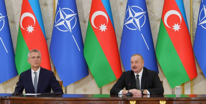 Ильхам Алиев рассказал генсеку НАТО о программе зеленого перехода
