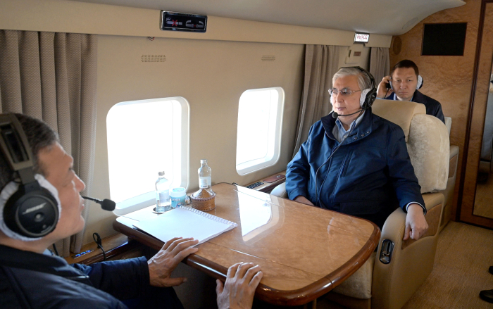 Президент Казахстана совершил рабочий визит в пострадавший от паводка регион