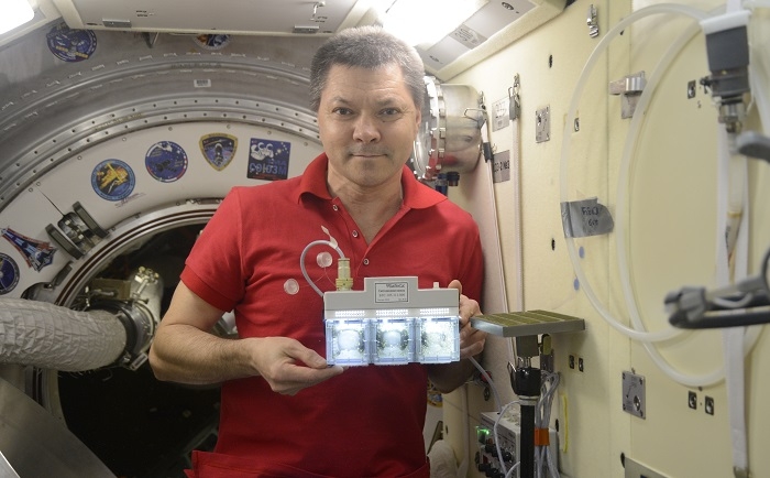 Бердымухамедов поздравил космонавта РФ Олега Кононенко с днём рождения
