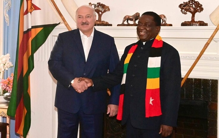 Лукашенко поздравил президента Зимбабве с Днем независимости и выразил надежду на скорую встречу