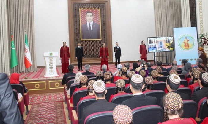 В языковом вузе Туркменистана состоялся День персидской литературы