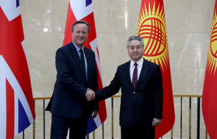 Британский глава МИД заявил, что Киргизия должна иметь право выбирать партнеров