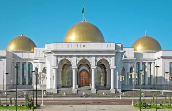 Президент Туркменистана получил поздравления от государственных деятелей страны