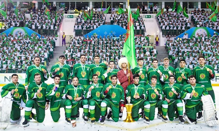 Лавры победителей хоккейного турнира в Ашхабаде заслужили туркменские спортсмены