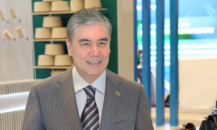 Герой-Аркадаг Туркменистана осмотрел продукцию национальных производителей