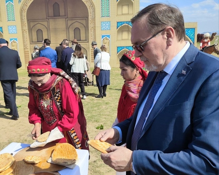 Российский посол в Туркменистане Волынкин поучаствовал в торжестве в городе Анау
