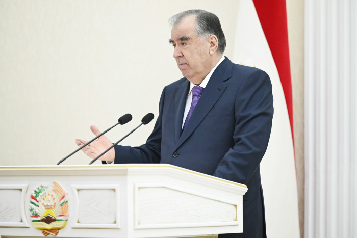 Президент Таджикистана недоволен закрытием бизнеса в одном из регионов