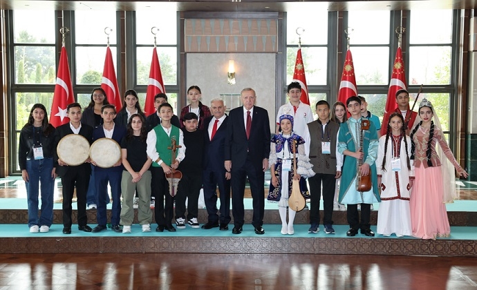 Воспитанники Döwletliler köşgi Туркменистана встретились с президентом Турции