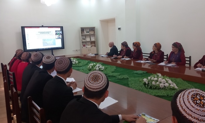 В Ашхабаде состоялся онлайн-семинар по экологии